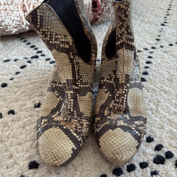 Isabel Marant Danae boots in snake print - Picture 7 of 7